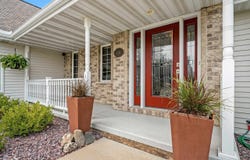 1136 CHAPEL HILL Circle, GREEN BAY, WI 54313-4212