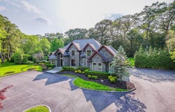 11 Victorian Lane, Brookville, NY 11545