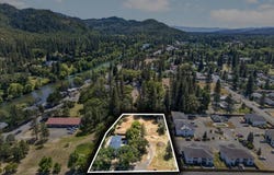 125 Hudspeth Lane, Shady Cove, OR 97539