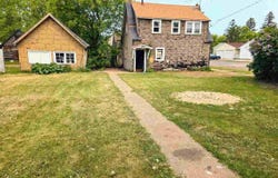 327 1st St, Hibbing, MN 55746