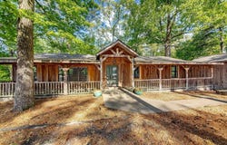 1600 E Lakeview, Benton, AR 72015