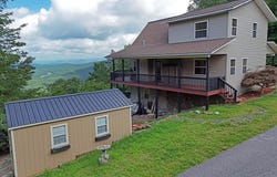 31 Grant Dr, Brasstown, NC 28902