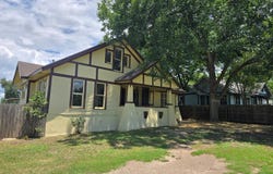 144 W Wallace ST, Gonzales, TX 78629