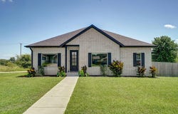 1240 E Keeling Place, Bolivar, MO 65613