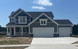 561 Waterford Village Drive, Walker, MI 49534