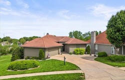 5408 NE Wedgewood Lane, Lee's Summit, MO 64064
