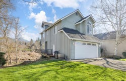 900 Mystic Dr, Grants Pass, OR 97527