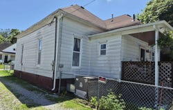 110 W PARK Street, Harrisburg, IL 62946