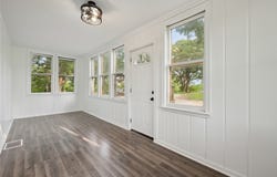 329 E Creston Avenue, Des Moines, IA 50315