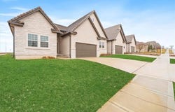 718 NE Lone Hill Drive, Lee's Summit, MO 64064