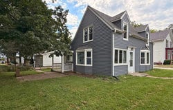 305 3rd St, Glenwood, IA 51534