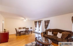 17 Heritage Court, Ewing, NJ 08628