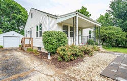 1215 E LONDON Avenue, Peoria Heights, IL 61616