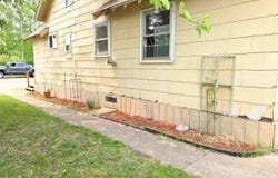 327 1st St, Hibbing, MN 55746