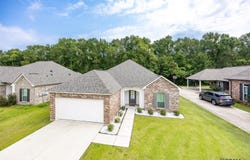 2448 Woodland Ct, Port Allen, LA 70710