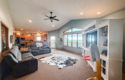217 4th St SE, Wessington Springs, SD 57382