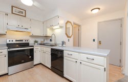 395 Lexington Ct, Pewaukee, WI 53072