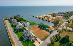 17 S Bay Court, Brightwaters, NY 11718