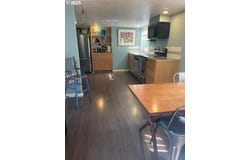 239 D ST, Springfield, OR 97477