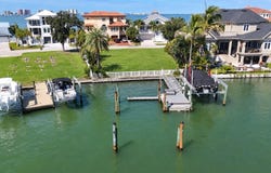 41 N PINE Circle, BELLEAIR, FL 33756