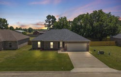 4 Green Timber Way, Vilonia, AR 72173