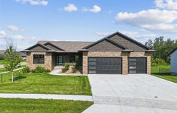 1005 Alexis Ct, IA 52302