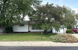 309 E 8th St, Miller, SD 57362