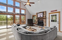 124 High Mountain Lane, Tannersville, PA 18372