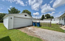 735 W. 5th St, Flora, IL 62839