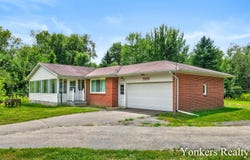 7855 Alpine Avenue NW, Sparta, MI 49345