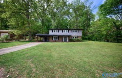1806 Becky Lane, Scottsboro, AL 35769