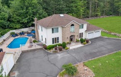55 Burda Lane, New City, NY 10956