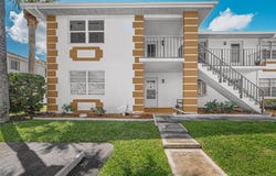 1221 S Lakes End Drive, Fort Pierce, FL 34982