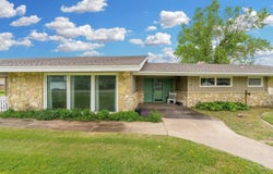 201 W Juniper St, Hillsboro, KS 67063