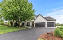 2624 Lakeview Drive, Shakopee, MN 55379