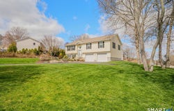 8 Heartwell Drive, Groton, CT 06340