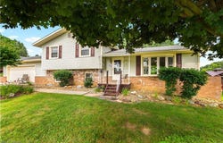 1977 Massillon Road, Akron, OH 44312
