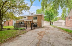 745 CARVER Lane, MENASHA, WI 54952