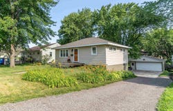 1207 W 9th Street, Cedar Falls, IA 50613