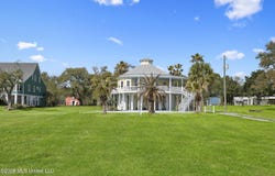 227 N Beach Boulevard, Waveland, MS 39576