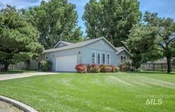 2618 Martin Dr, Hagerman, ID 83332-5055