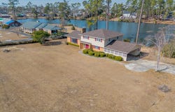 1729 W Forest Dr, Douglas, GA 31533