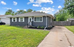 2506 Holly Drive, Bettendorf, IA 52722