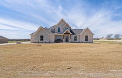 420 Paradise Ridge Drive, Waxahachie, TX 75167