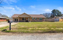 115 Brooks Dr, Bogata, TX 75417