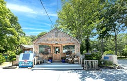472 Old Stone Highway, East Hampton, NY 11937