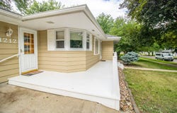 1212 4th St, Hull, IA 51239