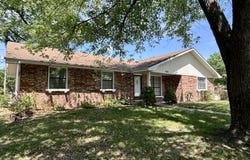 1635 E Hanover Street, Springfield, MO 65804