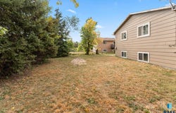 616 618 N Garfield Ave, Sioux Falls, SD 57104