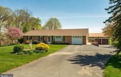 38 SKYVIEW LANE, LITITZ, PA 17543